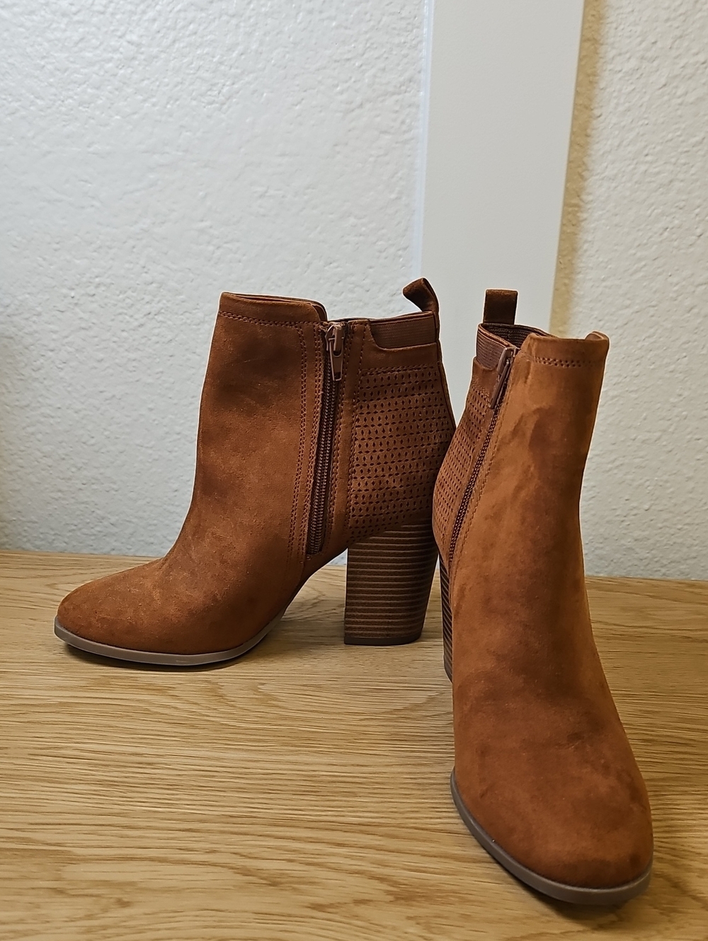 Market & Spruce Suede Ankle Booties in Chestnut Brown size 7